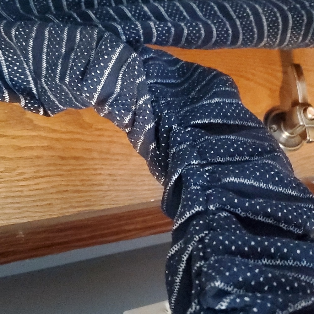 LIKE NEW Loft Top XXL - Picture 3 of 3
